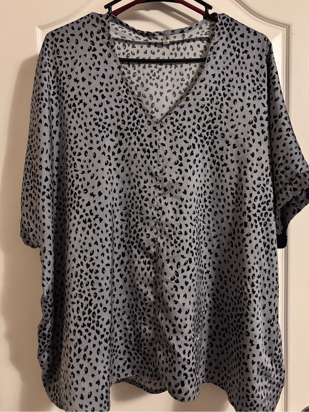 Womens V-Neck Animal Print Blouse - Light Gray/black